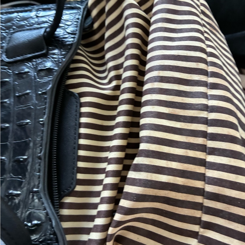 Source Unknown Black Croc-Embossed Shoulder Tote with Gold Accents - Picture 5 of 8
